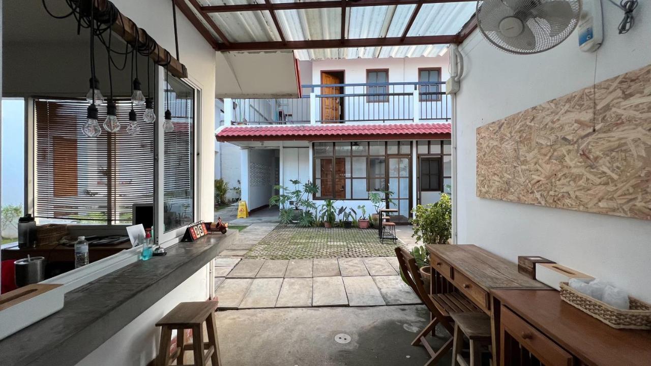 Chiang Mai Gate House Hotel Exterior photo