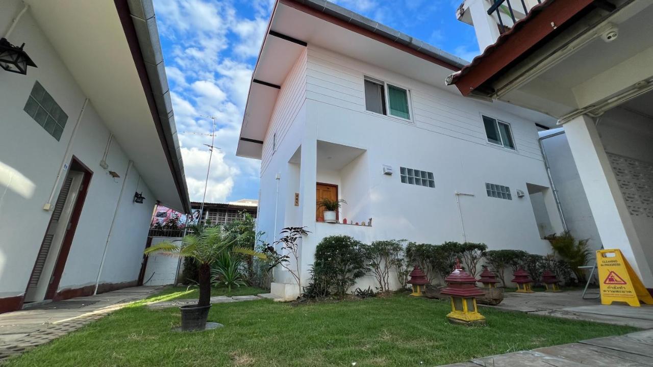 Chiang Mai Gate House Hotel Exterior photo