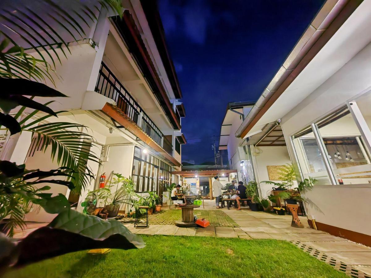 Chiang Mai Gate House Hotel Exterior photo