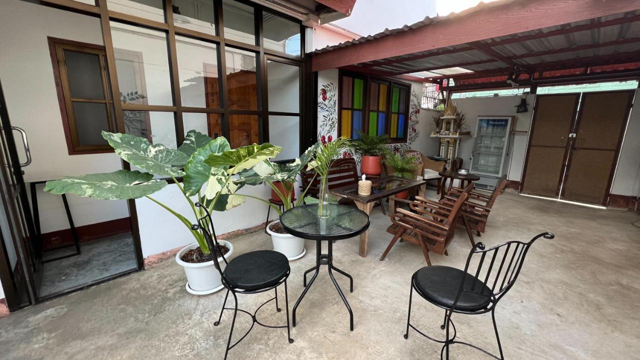 Chiang Mai Gate House Hotel Exterior photo
